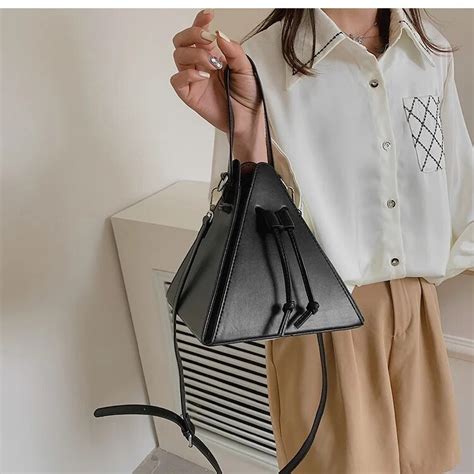 Pyramind Crossbody Bag – TrenBee