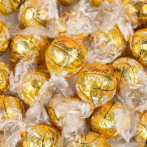 27 Pcs Gold Candy Lindor White Chocolate Truffles by Lindt (12oz ...