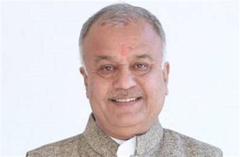 नंदकुमार चौहान की प्रतिमा का अनावरण करते हुए बोले सीएम शिवराज,भैया लौट ...