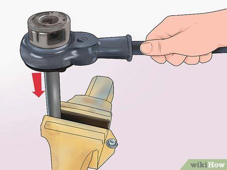 Using a Threader to Cut Left Hand Threads On Pipe 的图像结果