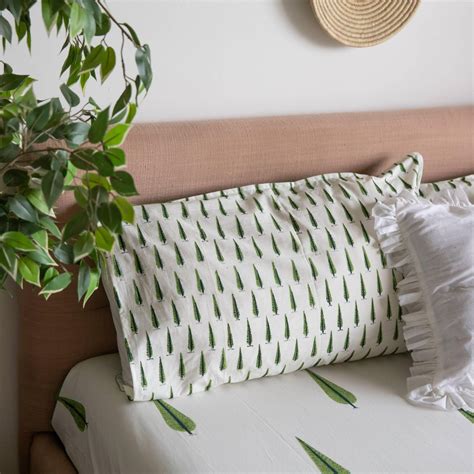 Gulmohar White Blockprint Double Bed Cotton Bedsheet - King & Queen ...