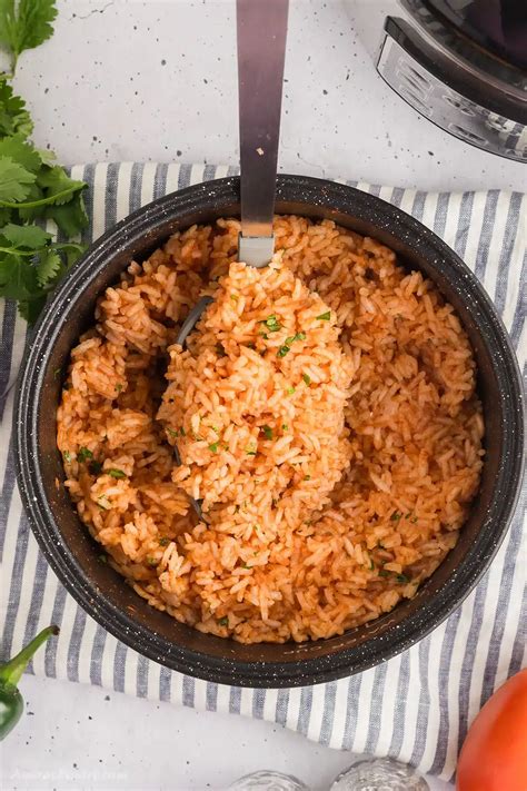 Rice Cooker Mexican Rice (Easy Side Dish Recipe) - Amira's Pantry