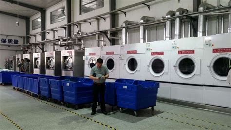 探访上海最大铁路卧具洗涤厂 日均洗涤床单被套等14万件重达35吨