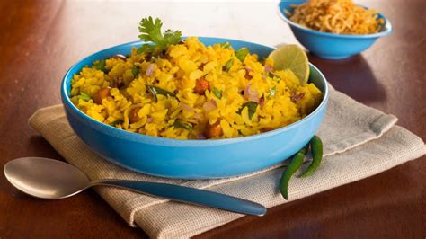 Diljit Dosanjh Eats 'Indori Poha' At The Popular Chappan Dukaan; Here ...