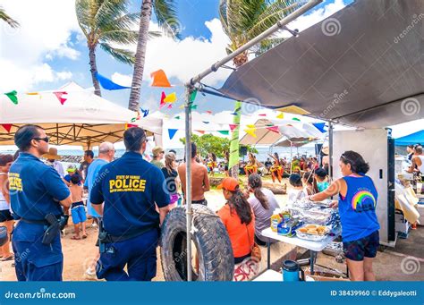 Waikiki Beach Market in Honolulu, Hawaii Editorial Image - Image of ...