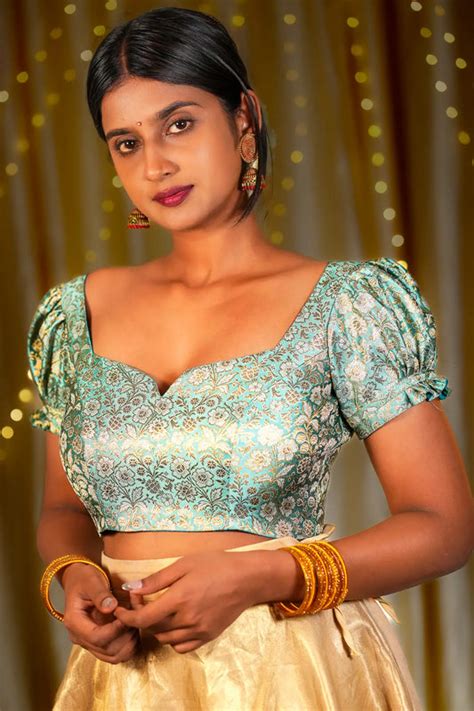 Evolet Puff Sleeve Banarasi Blouse - I Love Sarees