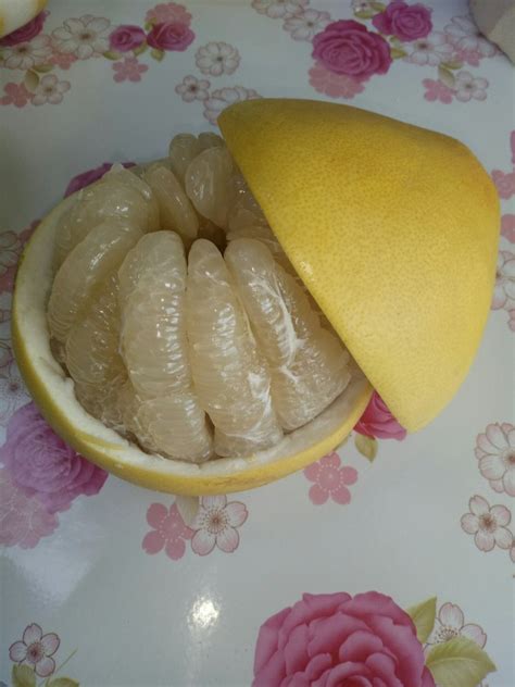 【巧剥柚子皮的做法步骤图，巧剥柚子皮怎么做好吃】_姙_べ皒相厷_下厨房