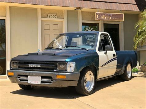 Slammed 93 Toyota Pickup