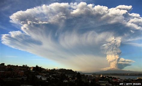 Calbuco Volcano Explosion 的图像结果