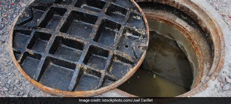 'Over 400 people died while cleaning septic tanks, sewers in India ...