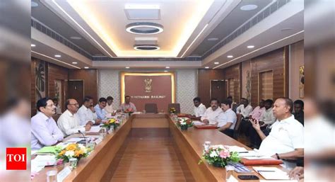 MPs seek better amenities in city railway stations - The Times of India