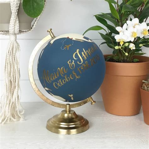 Painted Globe 的图像结果