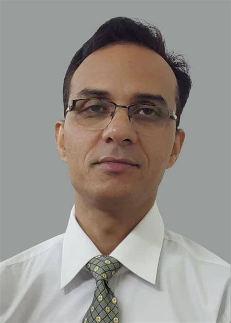 CA Vivek Arora (B.Com, FCA, DISA)