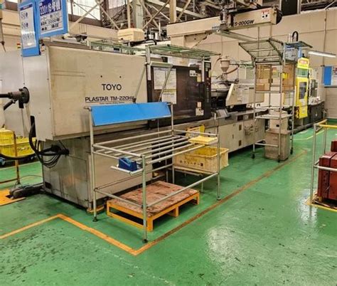 Injection Unit - Used Injection Molding Machine TOYO-220 Ton Trader ...