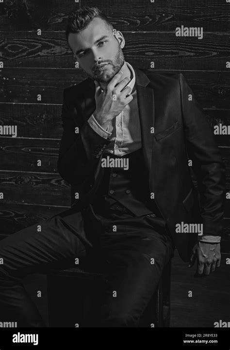 Modern Man Suit 的图像结果