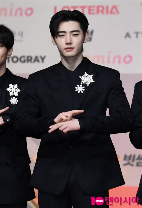 ENHYPEN's Sunghoon Shines at the 2025 SBS Gayo Daejeon Red Carpet