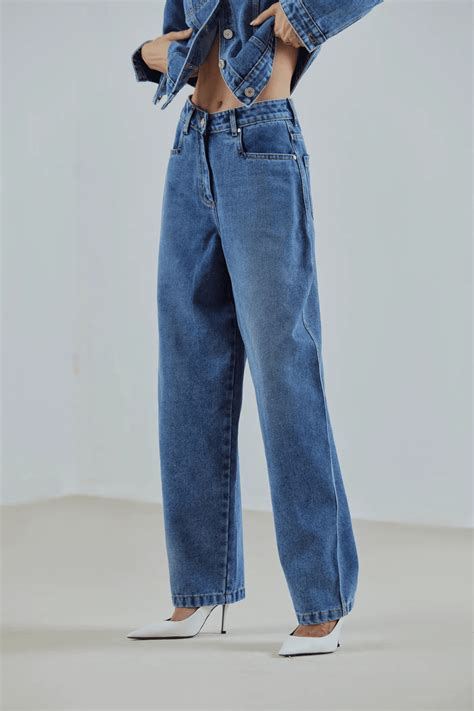 This style of jeans will be the next viral fit | Vogue India