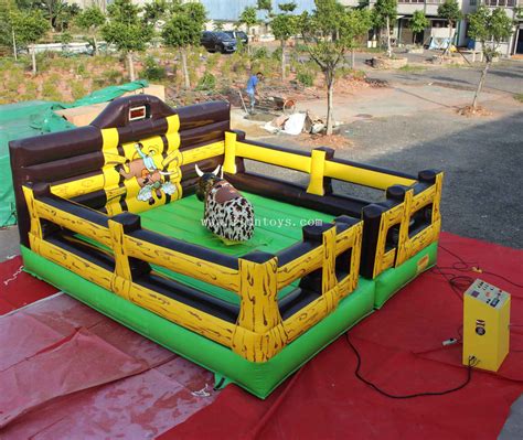 Amazing inflatable mechanical rodeo bull /Inflatable Bull Riding ...