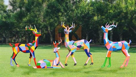 3米巨大型玻璃钢彩绘星空麋鹿雕塑景观美陈回头鹿雕像_港粤艺术雕塑-站酷ZCOOL