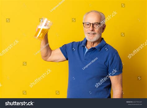 5 853 рез. по запросу «Old men drinking beer» — изображения, стоковые ...