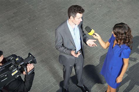 Journalist Interviewing 的图像结果