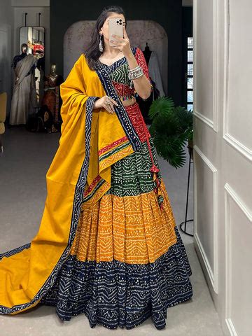 The Artistry of Bandhani: A Tale of Sarees and Lehengas – Ville Fashions