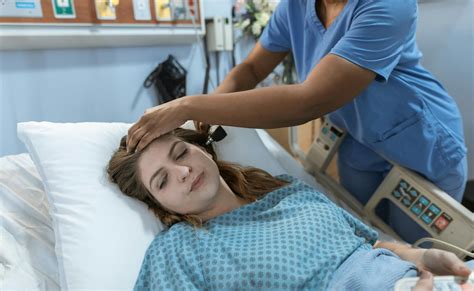 अचानक ठंड लगने के बाद हुईं बेहोश, लिवर फेल, इंटरनल ब्लीडिंग, 72 घंटे तक ...