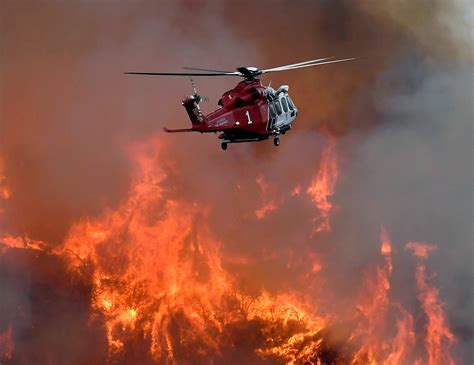 美国加州山火持续 消防直升机在空中灭火 - 图片 - 海外网