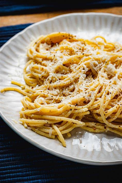 Cacio e Pepe | The Mediterranean Dish