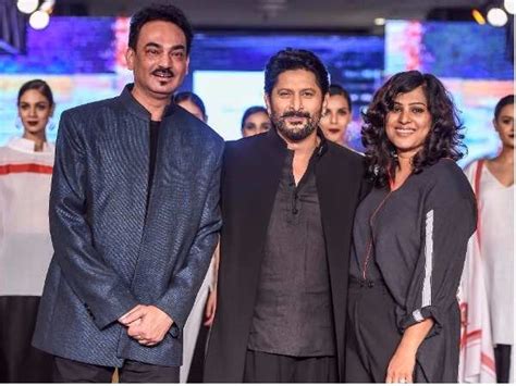 Arshad Warsi walks the ramp for Wendell Rodricks, Watch Videos Online ...