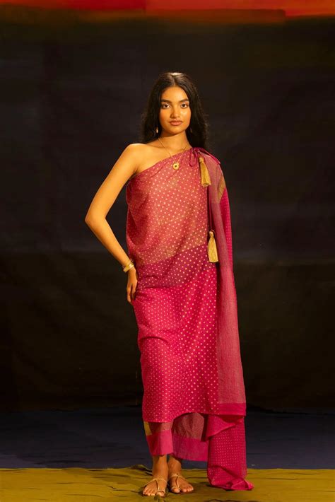 Illume Off- Shoulder Shocker Pink Kaftan Set (Set of 2) – BANANA labs