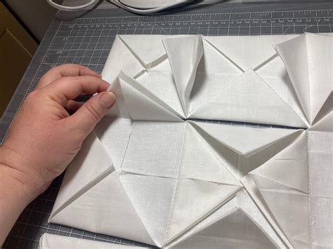 Cathedral Window Quilting Tutorial 的图像结果