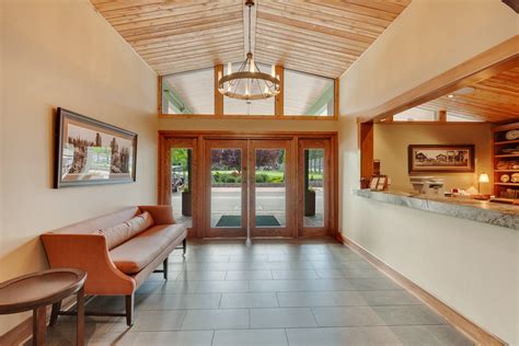 Hayden Lake Country Club Refresh - Edwards Smith Construction