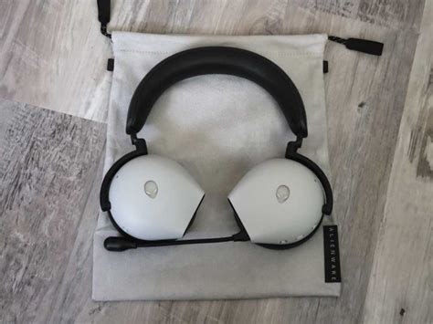 Alienware Tri-Mode Wireless Gaming Headset 的图像结果