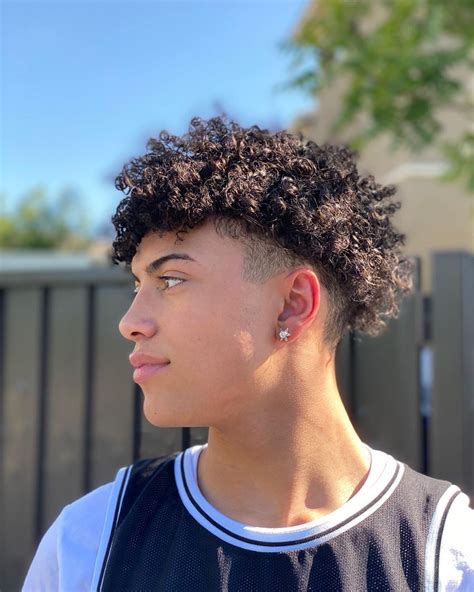 Walk Em Down💜🧟‍♂️ 📸: @jinks.la | Peinados para hombre de cabello largo ...