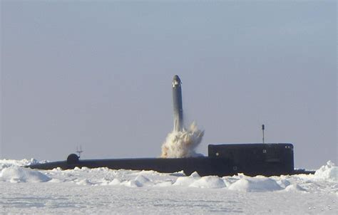 重磅！普京指挥俄军进行应对大规模核打击训练，发射了可携带核弹头的导弹