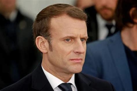 震惊全球！马克龙遭人掌掴，“孤立事件”背后的法国总统到底有多难？_手机新浪网