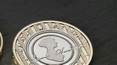 After India, UK Is Demonetising The Pound Coin. It Took Them Just 5 Years!