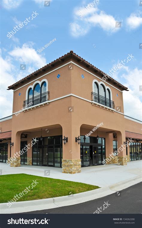 Commercial Retail Building Images 的图像结果