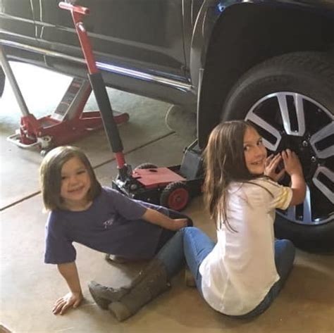 Girls Engineering Team 的图像结果