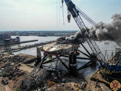Mobile River oil rig fire: 2-alarm blaze involves ‘potential hazards ...
