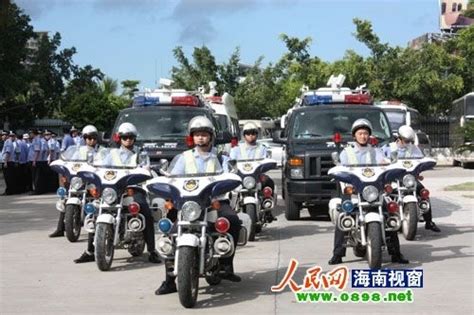 海南三亚警方科技强警 新添4辆先进的通信指挥车_海口网