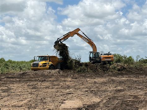 FWC clearing muck from 287 acres of lake bottom | Lake Okeechobee News