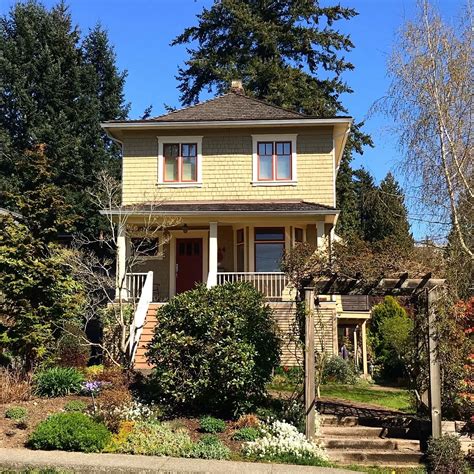 Hip to be Square: The American Foursquare Housing Style on the North ...