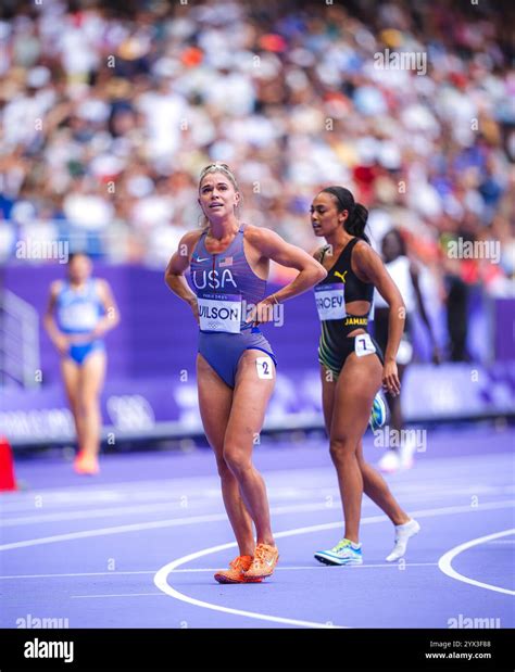 Allie Wilson participating in the 800 meters at the Paris 2024 Olympic ...