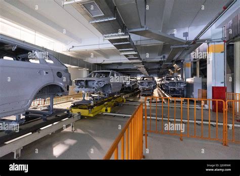 Car Shell Assembly Line 的图像结果