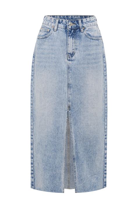 Denim skirt outfit ideas: Styling tips from the experts | Easy trendy ...