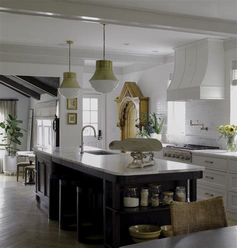 9 kitchen island centerpieces ideas to elevate your schemes | Livingetc