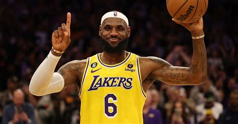 How LeBron James Became a Billionaire Off the Court? – Enlightnr