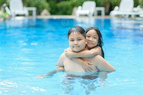 Sis vs Bro Swimming Pool 的图像结果